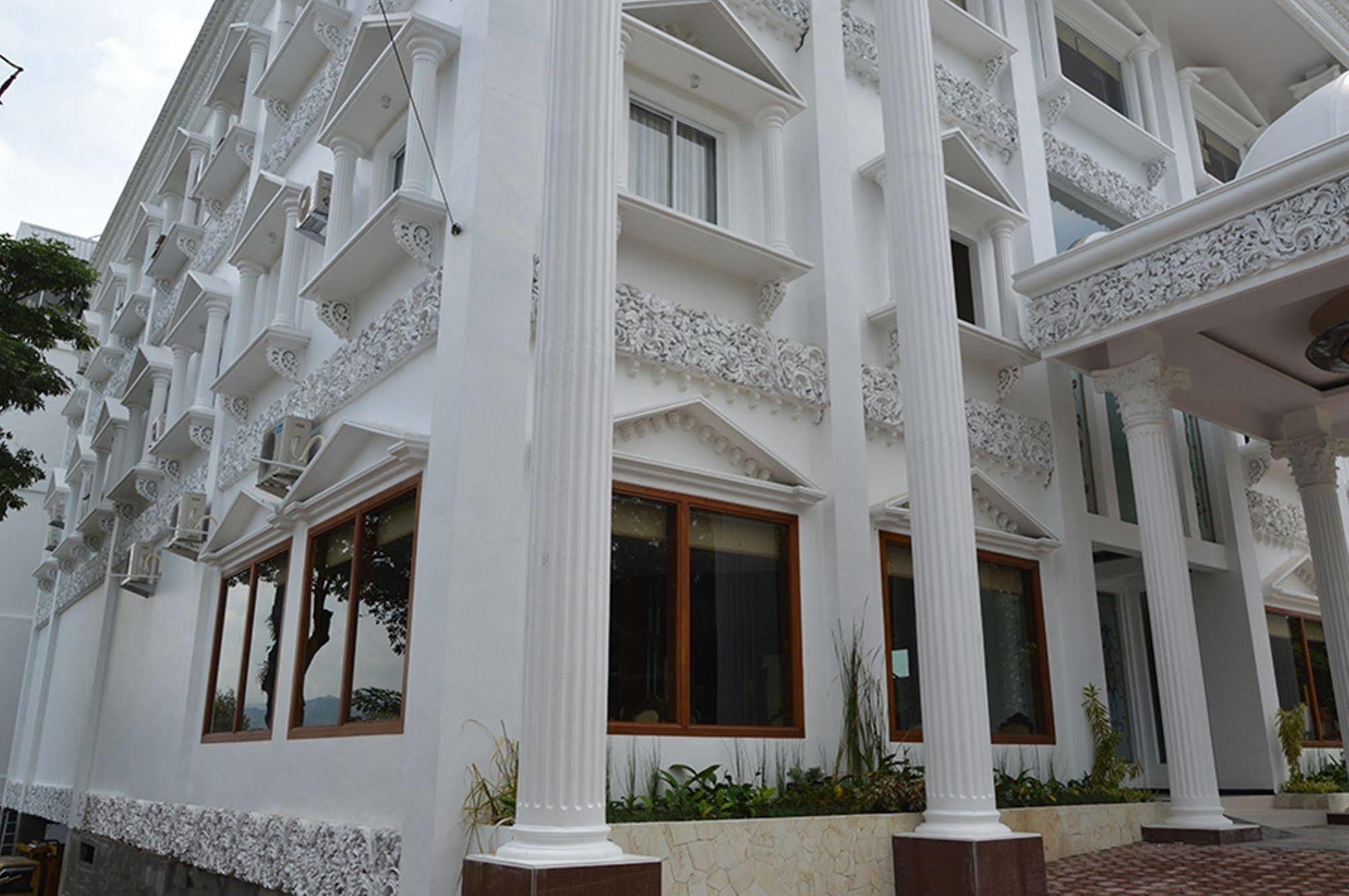 Hotel Safira Magelang Eksteriør bilde